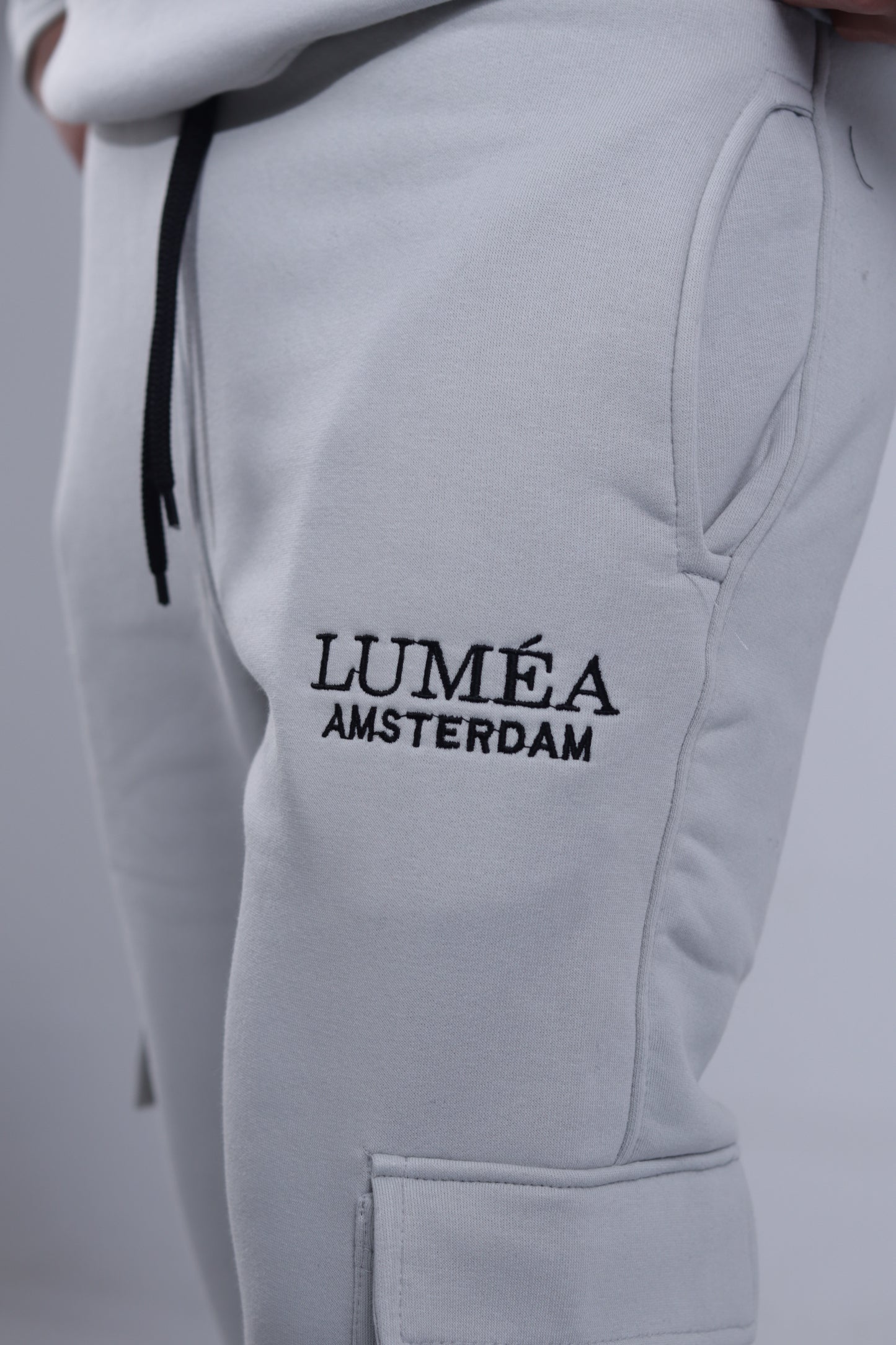 LUMÉA AMSTERDAM – Grey Signature Cargo Sweatpants